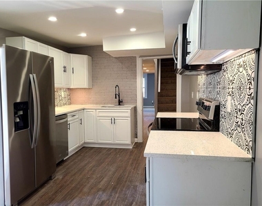 505 S Main St - Photo Thumbnail 4