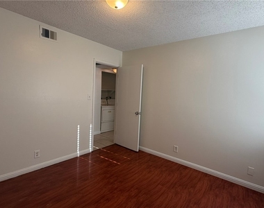 6206 W University Avenue - Photo Thumbnail 19