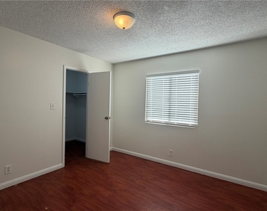 6206 W University Avenue - Photo Thumbnail 22