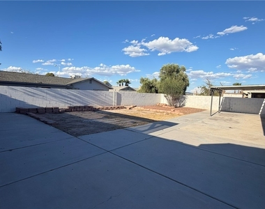 6206 W University Avenue - Photo Thumbnail 30