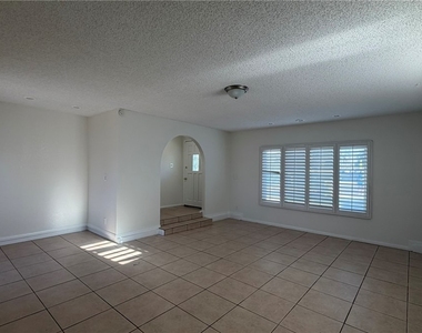 6206 W University Avenue - Photo Thumbnail 3