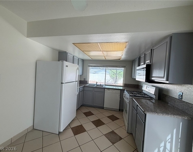 6206 W University Avenue - Photo Thumbnail 11