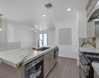 976 Crescent Falls Street - Photo Thumbnail 10