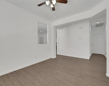 976 Crescent Falls Street - Photo Thumbnail 13