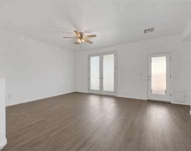 976 Crescent Falls Street - Photo Thumbnail 2