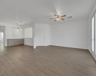 976 Crescent Falls Street - Photo Thumbnail 3