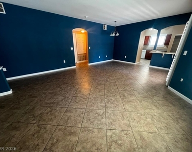 3925 Lazy Pine Street - Photo Thumbnail 4