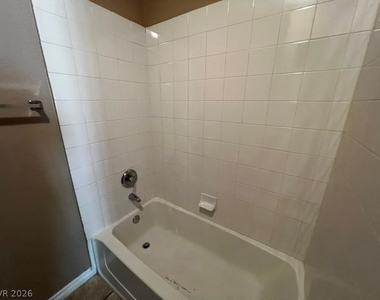 3925 Lazy Pine Street - Photo Thumbnail 31