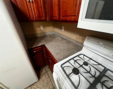 3925 Lazy Pine Street - Photo Thumbnail 14