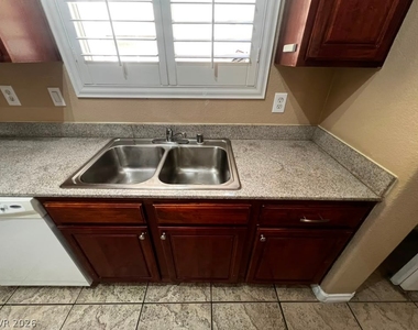 3925 Lazy Pine Street - Photo Thumbnail 11