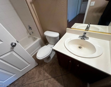 3925 Lazy Pine Street - Photo Thumbnail 17