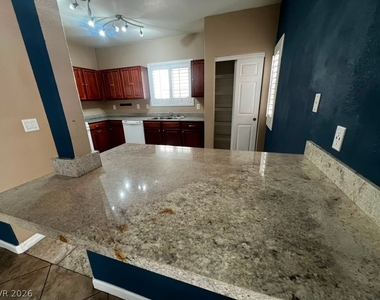 3925 Lazy Pine Street - Photo Thumbnail 8