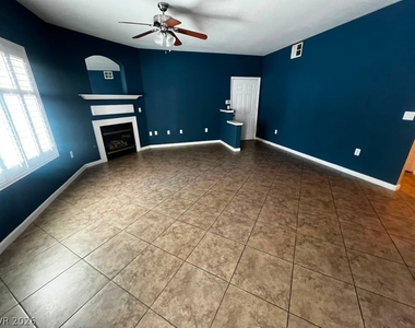 3925 Lazy Pine Street - Photo Thumbnail 6