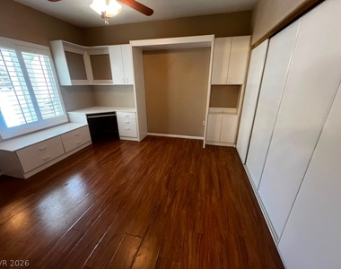 3925 Lazy Pine Street - Photo Thumbnail 20