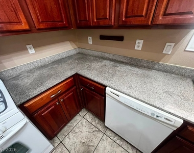 3925 Lazy Pine Street - Photo Thumbnail 12
