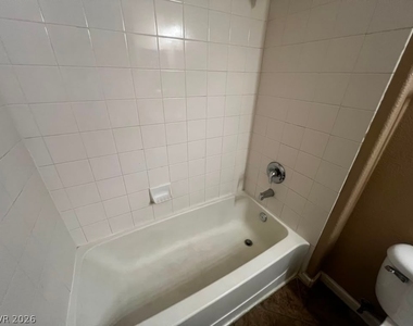3925 Lazy Pine Street - Photo Thumbnail 19