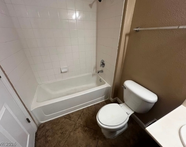 3925 Lazy Pine Street - Photo Thumbnail 18