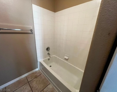 3925 Lazy Pine Street - Photo Thumbnail 29