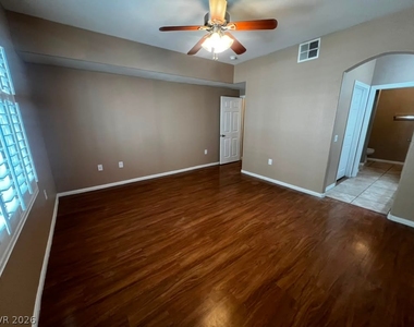 3925 Lazy Pine Street - Photo Thumbnail 24