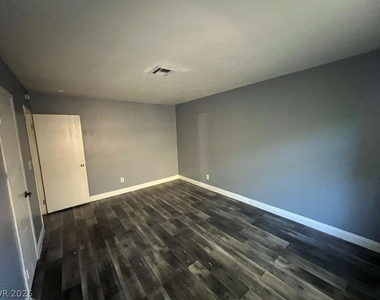 913 Shadow Mountain Place - Photo Thumbnail 14