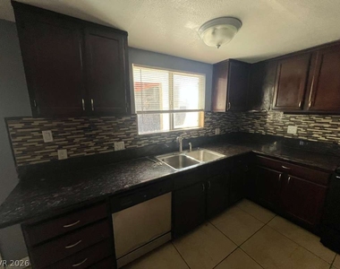 913 Shadow Mountain Place - Photo Thumbnail 26