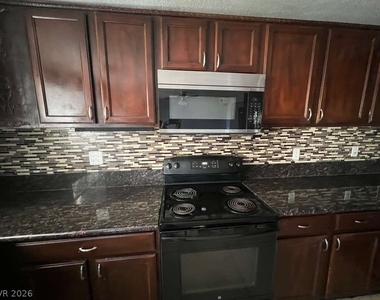 913 Shadow Mountain Place - Photo Thumbnail 27