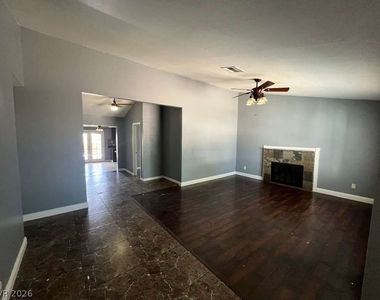 913 Shadow Mountain Place - Photo Thumbnail 3