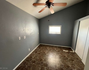 913 Shadow Mountain Place - Photo Thumbnail 17