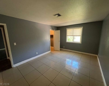 913 Shadow Mountain Place - Photo Thumbnail 12
