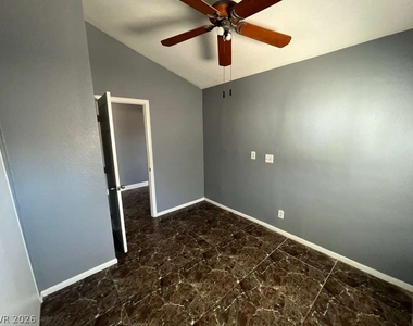 913 Shadow Mountain Place - Photo Thumbnail 22