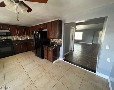 913 Shadow Mountain Place - Photo Thumbnail 23
