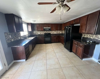 913 Shadow Mountain Place - Photo Thumbnail 24