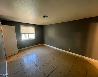 913 Shadow Mountain Place - Photo Thumbnail 11