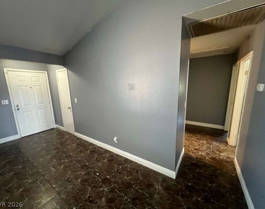 913 Shadow Mountain Place - Photo Thumbnail 5