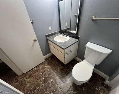 913 Shadow Mountain Place - Photo Thumbnail 8
