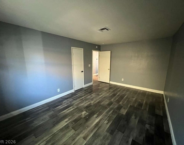 913 Shadow Mountain Place - Photo Thumbnail 9