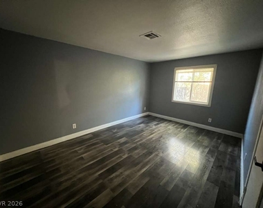 913 Shadow Mountain Place - Photo Thumbnail 10
