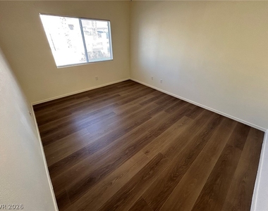 2110 Los Feliz Street - Photo Thumbnail 10