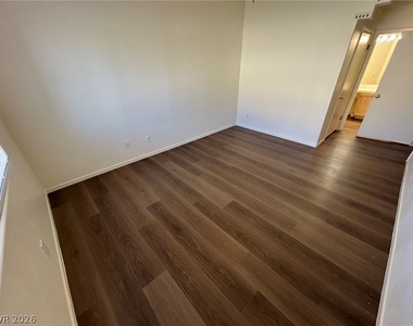 2110 Los Feliz Street - Photo Thumbnail 15
