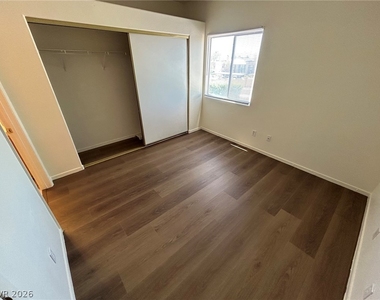 2110 Los Feliz Street - Photo Thumbnail 17