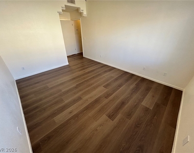 2110 Los Feliz Street - Photo Thumbnail 11