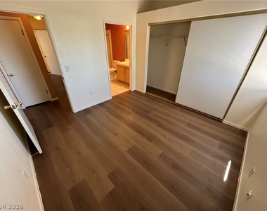 2110 Los Feliz Street - Photo Thumbnail 13