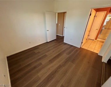 2110 Los Feliz Street - Photo Thumbnail 14