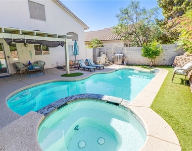 253 Camelback Ridge Avenue - Photo Thumbnail 5