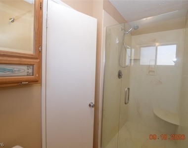 617 Vincent Way - Photo Thumbnail 18