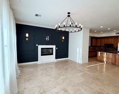 128 S Royal Ascot Drive - Photo Thumbnail 6