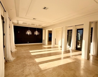 128 S Royal Ascot Drive - Photo Thumbnail 17