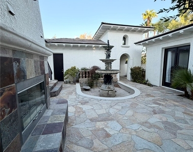 128 S Royal Ascot Drive - Photo Thumbnail 3