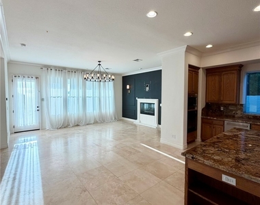 128 S Royal Ascot Drive - Photo Thumbnail 10