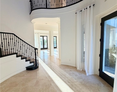 128 S Royal Ascot Drive - Photo Thumbnail 19